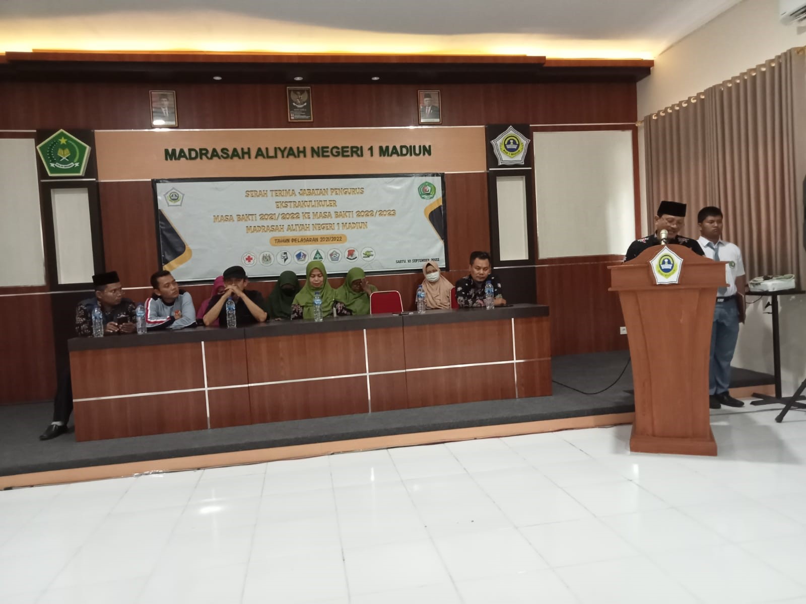 Read more about the article Serah Terima Jabatan Pengurus Ekstrakurikuler Masa Bhakti 2021/2022 ke Masa Bhakti 2022/2023 (OLEH : JURNALISTIK OSIM MAN 1 MADIUN)